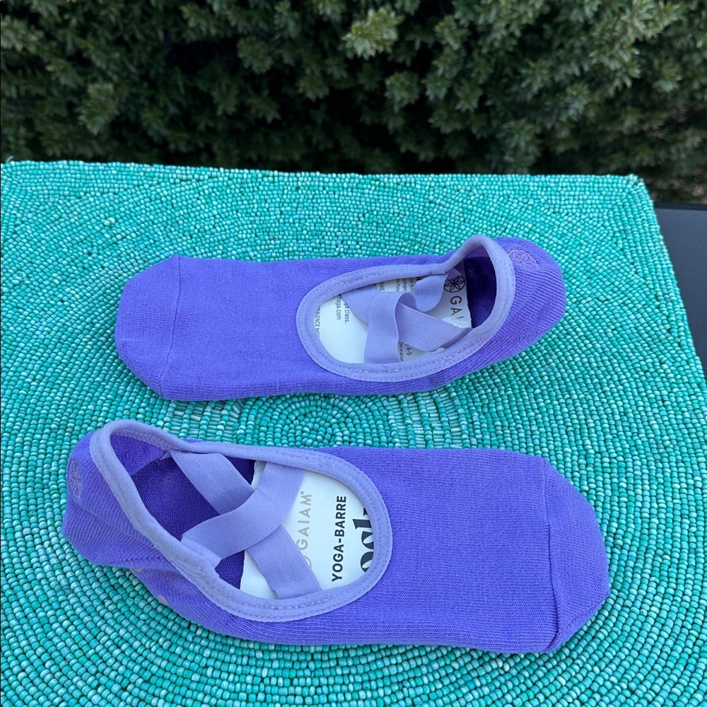 GAIAM Lavender Yoga Socks-brand new/never used-originally packed. - Picture 3 of 17